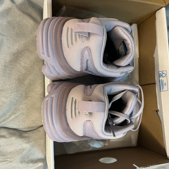 Hokas Bondi 8 Light Purple Running Shoes - Picture 6 of 7